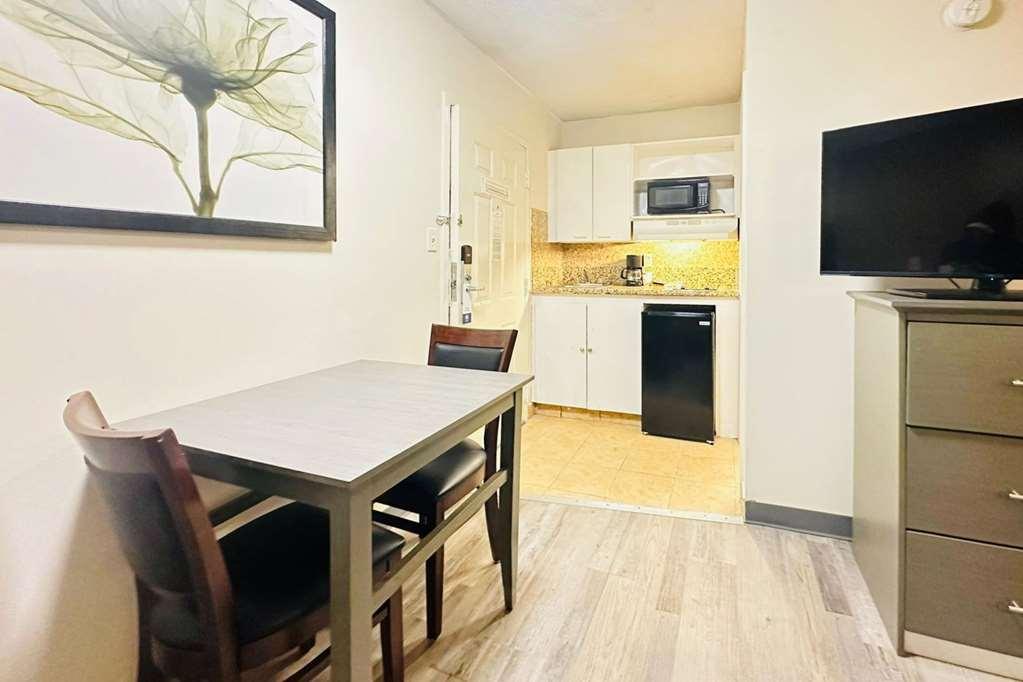 Suburban Studios Abercorn Savannah Quarto foto